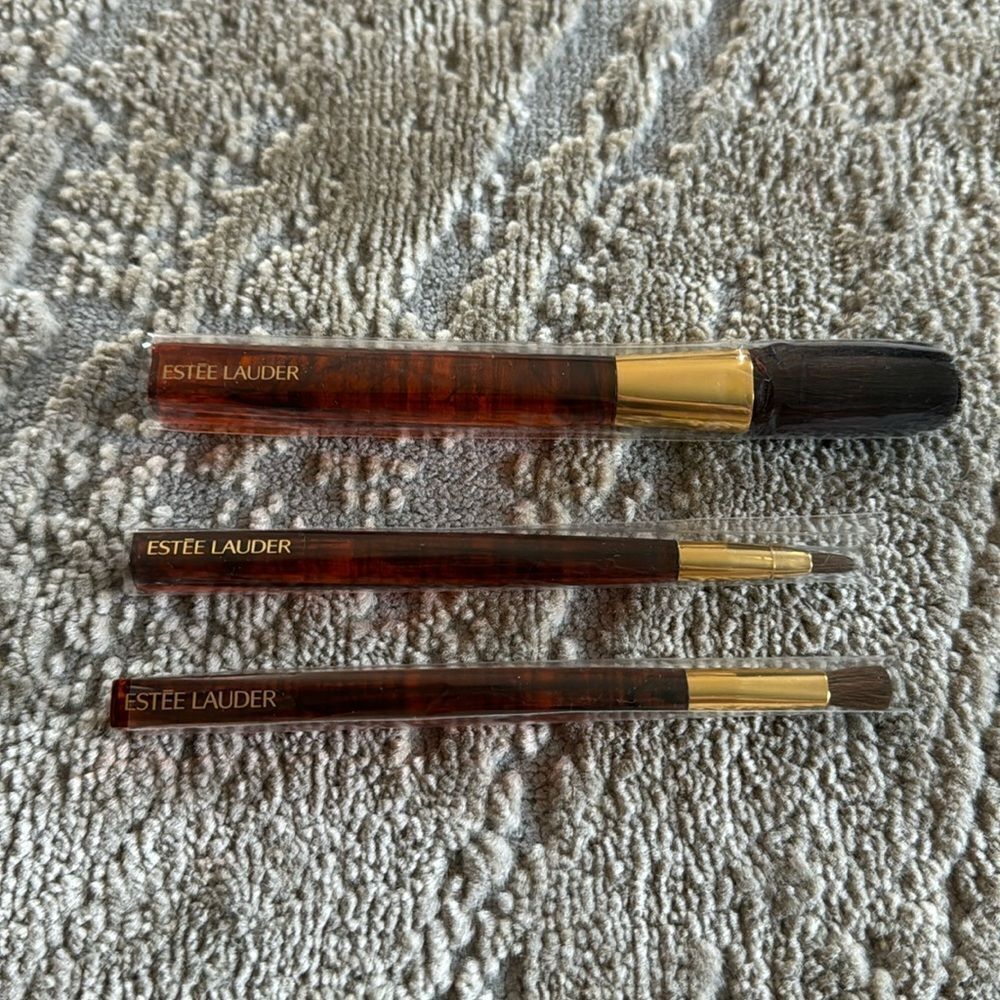 Set of 3. Estee Lauder Makeup Brushes. Blush, eyeshadow, eyeliner/eyebrow, lip